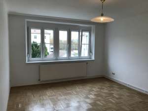 Neurenovierte 2-Zimmer-Whg., WG-tauglich, zentrumsnahe sonnige Ruhelage Neurenovierte 2-Zimmer-Whg., WG-tauglich, zentrumsnahe sonnige Ruhelage