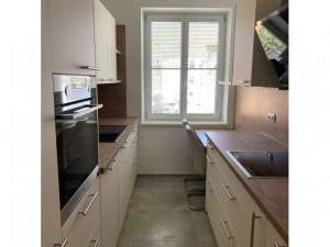TOP SANIERTE UND MÖBLIERTE 3-ZIMMER-WOHNUNG in toller Zentrumslage - perfekt als 2-er WG geeignet