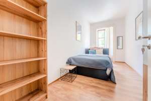 Fully furnished room in a 4-person shared apartment at Steiner Tor (move in July 1st!)